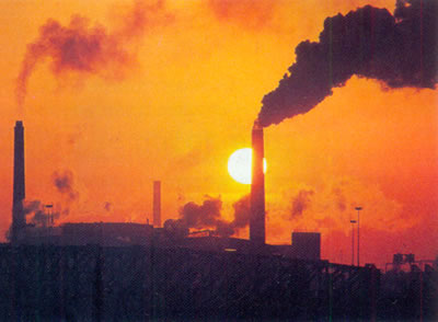 Las industrias deben tomar medidas para disminuir al máximo la emisión de sustancias contaminantes a la atmósfera.